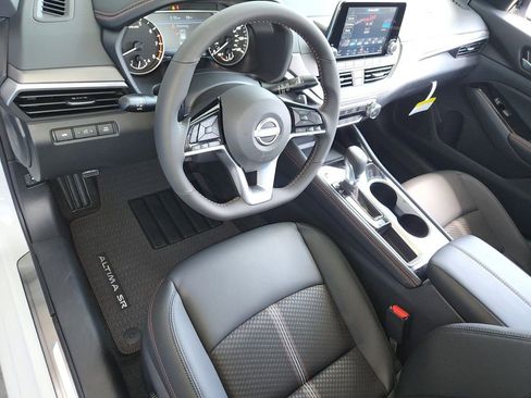 New 2025 Nissan Altima 2.5 SR image 24
