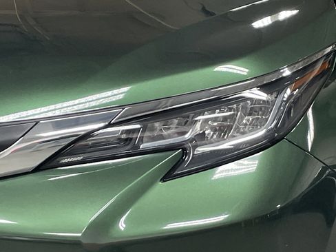 Certified 2022 Toyota Sienna XLE image 6