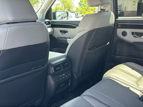 Used 2025 Honda Pilot EX-L image 31