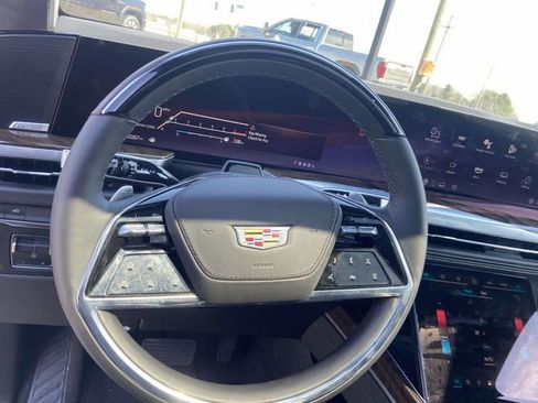 Certified 2025 Cadillac Escalade Premium Luxury Platinum image 18