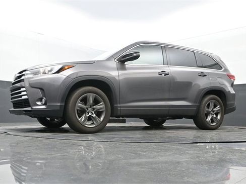 Used 2018 Toyota Highlander Limited Platinum image 12