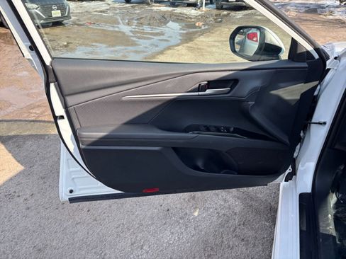 Used 2025 Toyota Camry SE image 18