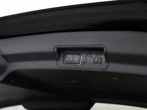 Used 2022 Ford Explorer XLT w/ Equipment Group 202A image 29