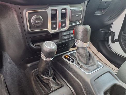 Used 2018 Jeep Wrangler Sport AWD/4WD image 20