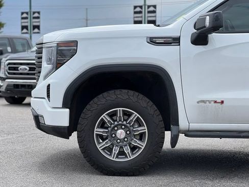 Used 2024 GMC Sierra 1500 AT4 w/ Technology Package AWD/4WD image 3