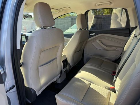 Used 2019 Ford Escape SE image 11