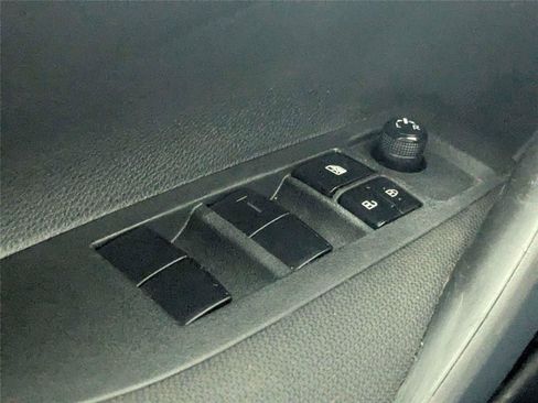 Used 2022 Toyota Corolla LE FWD image 13
