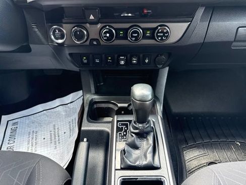 Used 2018 Toyota Tacoma TRD Off-Road w/ Technology Package AWD/4WD image 16