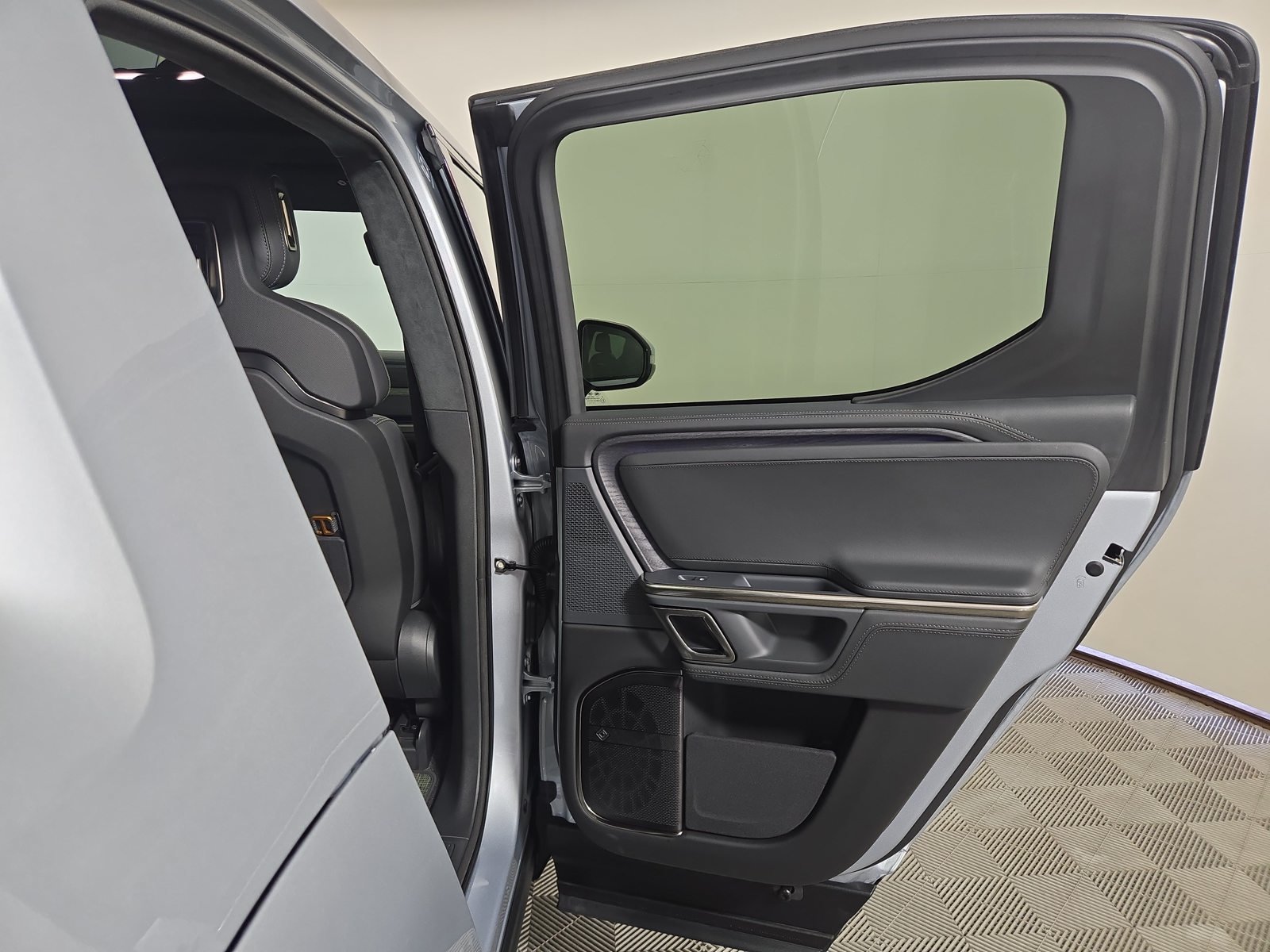 Used 2024 Rivian R1T Adventure Dual AWD/4WD image 19