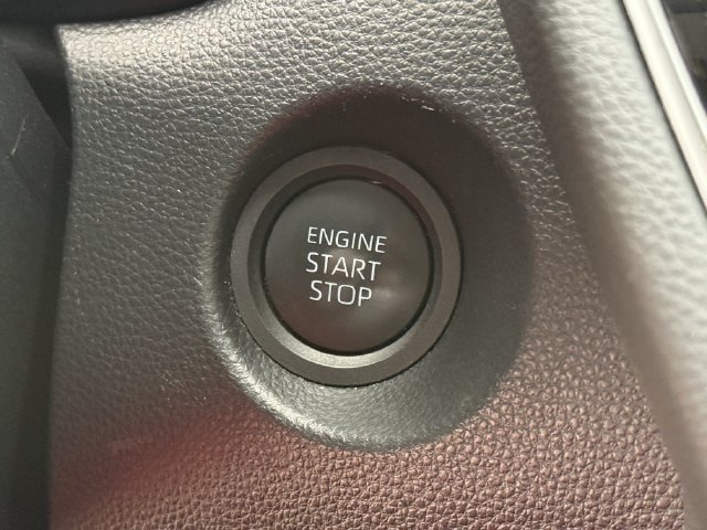 Used 2025 Toyota Corolla Cross XLE FWD image 23