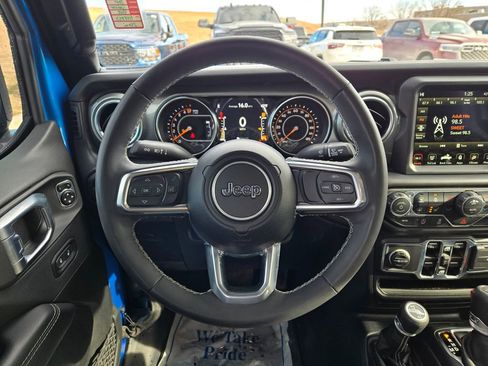 Used 2023 Jeep Gladiator Overland w/ Cold Weather Group image 19