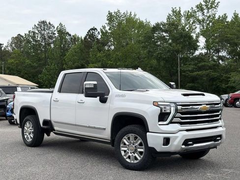 Used 2024 Chevrolet Silverado 2500 High Country w/ Technology Package AWD/4WD image 3