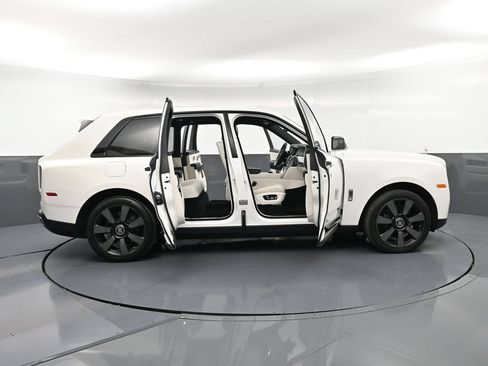 Certified 2022 Rolls-Royce Cullinan w/ Dark Exterior Package AWD/4WD image 40