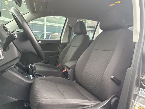 Used 2018 Volkswagen Tiguan Limited w/ Premium Package AWD/4WD image 11