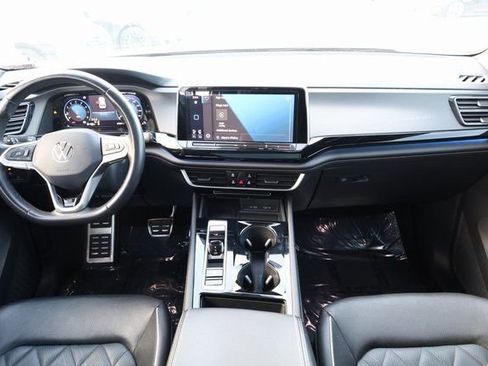 Used 2024 Volkswagen Atlas Cross Sport SEL Premium R-Line image 18