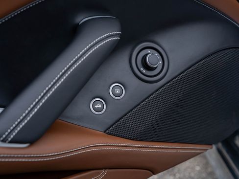 Used 2017 Ferrari California T image 28