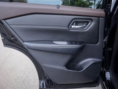 Used 2022 Nissan Rogue SV w/ SV Premium Package image 28