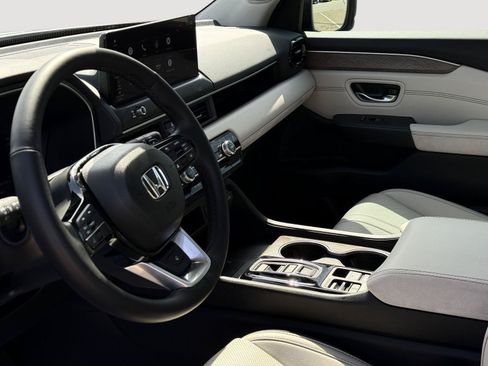 Used 2026 Honda Pilot Elite image 12