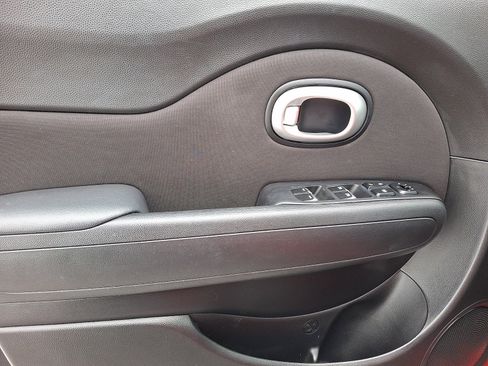 Used 2018 Kia Soul + image 12