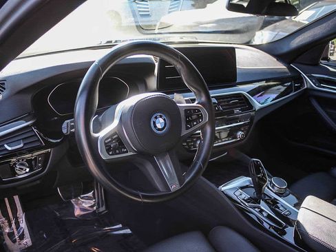 Used 2023 BMW 530e w/ M Sport Package image 18