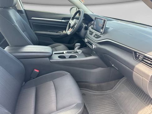 Used 2022 Nissan Altima 2.5 SV FWD image 16