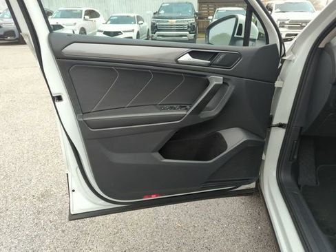 Used 2023 Volkswagen Tiguan SE image 17