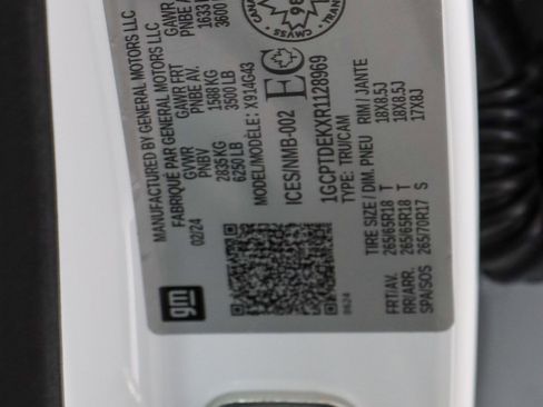 Used 2024 Chevrolet Colorado Z71 w/ Z71 Convenience Package 2 image 31