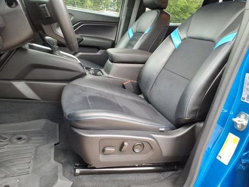 Used 2023 Chevrolet Colorado Trail Boss w/ Technology Package AWD/4WD image 10