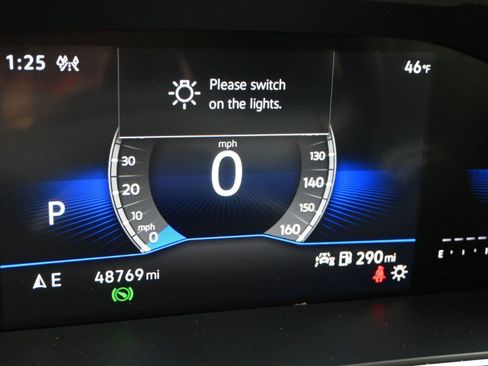 Used 2024 Volkswagen Tiguan SE image 3