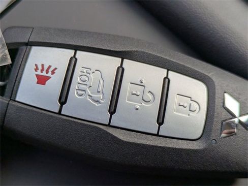 New 2025 Mitsubishi Outlander SE image 31