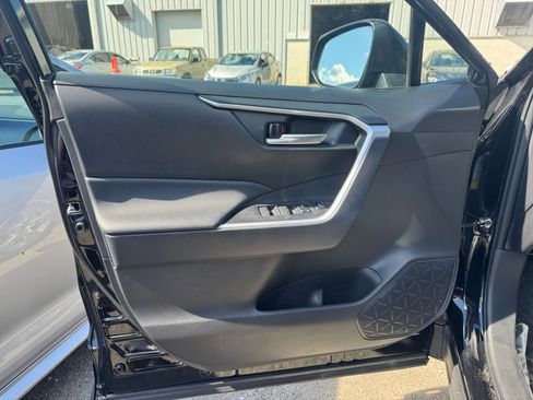 Used 2025 Toyota RAV4 XLE image 20