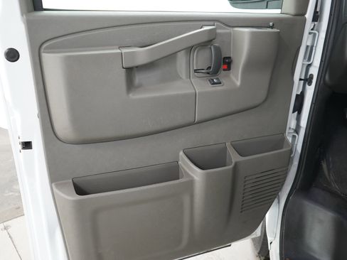 Used 2025 Chevrolet Express 3500 LT w/ LT Preferred Equipment Group RWD image 16