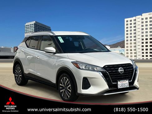 Used 2023 Nissan Kicks SV image 1