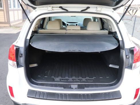 Used 2011 Subaru Outback 2.5i Premium AWD/4WD image 29