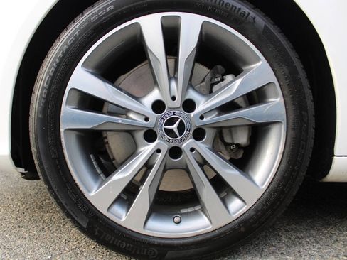 Used 2018 Mercedes-Benz C 300 4MATIC Sedan image 19