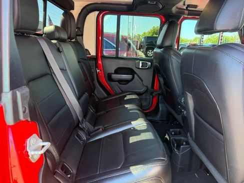 Used 2023 Jeep Gladiator Sport AWD/4WD image 7