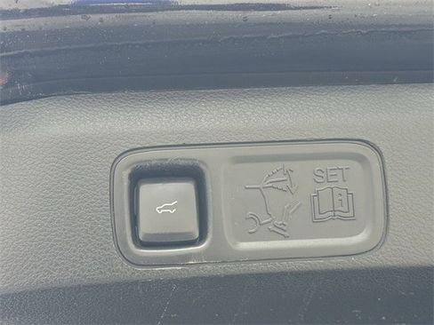 Used 2021 Ford Expedition Limited image 36