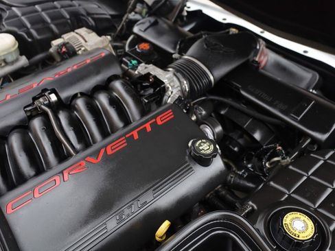 Used 2000 Chevrolet Corvette Coupe w/ Memory Pkg RWD image 17