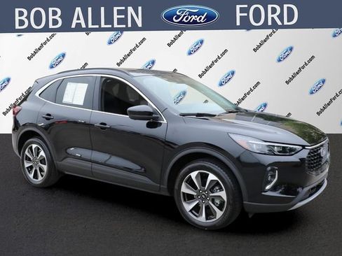 Used 2023 Ford Escape Platinum AWD/4WD image 2