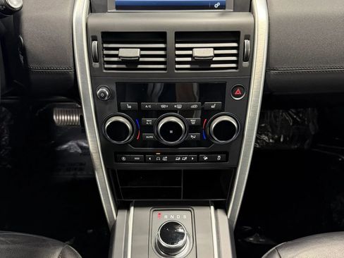 Used 2018 Land Rover Discovery Sport SE AWD/4WD image 3