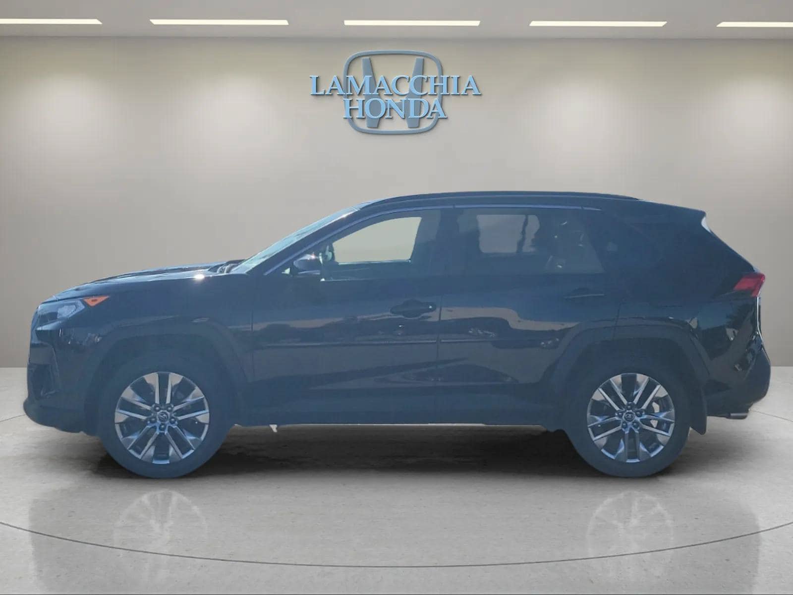 Used 2021 Toyota RAV4 XLE Premium AWD/4WD image 2