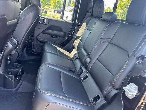 New 2025 Jeep Gladiator Sport image 27