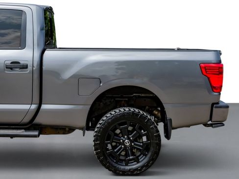 Used 2018 Nissan Titan SL w/ Midnight Edition AWD/4WD image 10