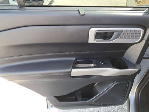 Used 2022 Ford Explorer Limited image 8