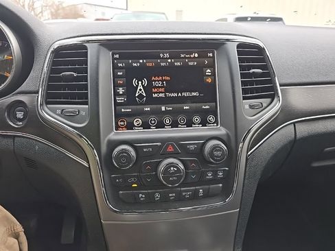 Used 2018 Jeep Grand Cherokee Limited image 22
