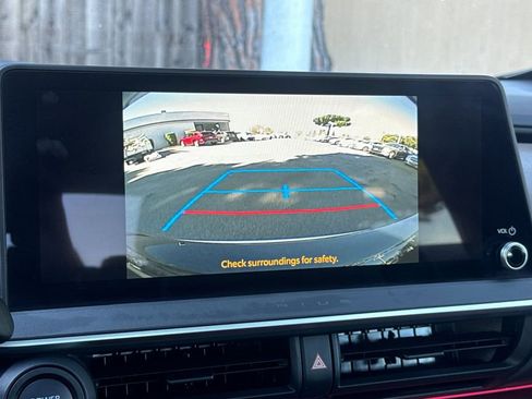 Used 2024 Toyota Prius Prime image 18