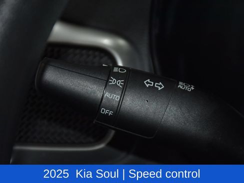Used 2025 Kia Soul LX w/ LX Technology Package FWD image 12