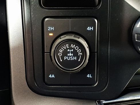 Used 2025 Ford F150 Lariat AWD/4WD image 16