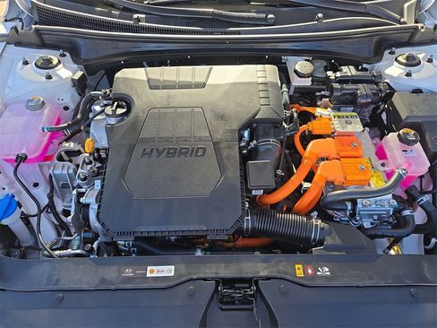 Certified 2025 Hyundai Elantra SEL image 28