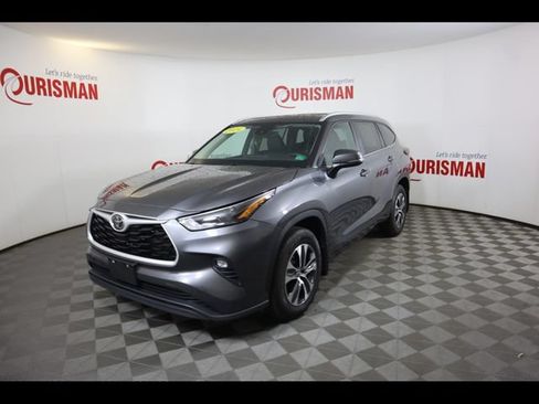 Used 2024 Toyota Highlander XLE AWD/4WD image 2